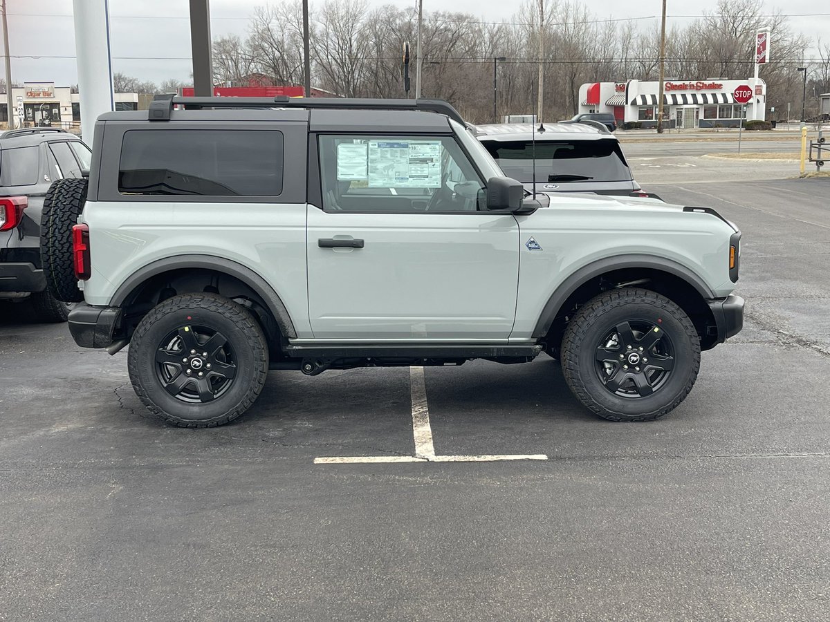 LollisGreg's tweet photo. New 2door hardtop bronco’s available now! Message me! https://t.co/fdlaz8dvqg