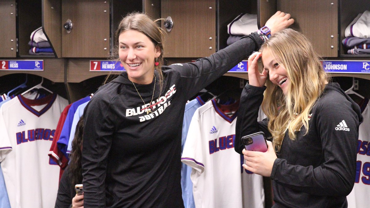 BlueHoseSB's tweet photo. TFW when you see the 𝙣𝙚𝙬 locker room for the first time!! 😁

#GoBlueHose https://t.co/WIjq4SaRd4