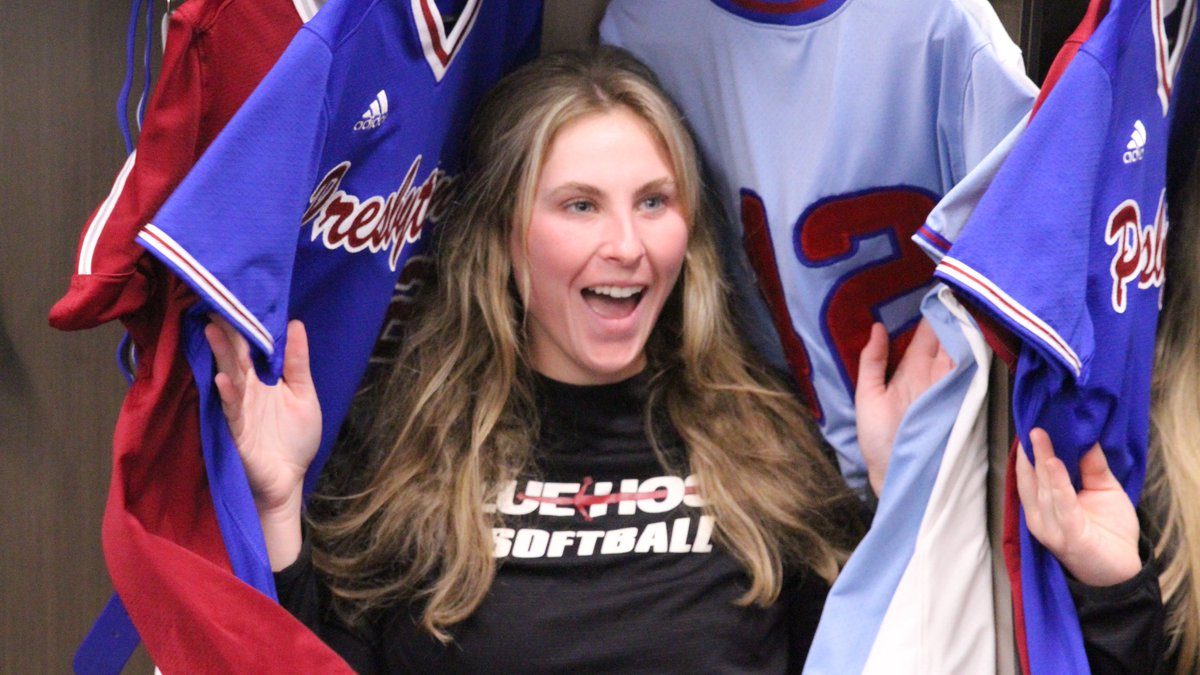 BlueHoseSB's tweet photo. TFW when you see the 𝙣𝙚𝙬 locker room for the first time!! 😁

#GoBlueHose https://t.co/WIjq4SaRd4