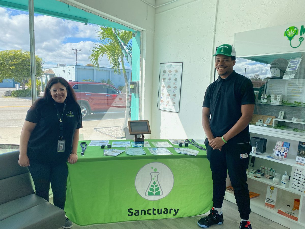 LeafDania's tweet photo. @SanctuaryMedMA thanks for coming out for patient education at my Miracle Leaf Lake Worth location! https://t.co/zPjERk4Sk8