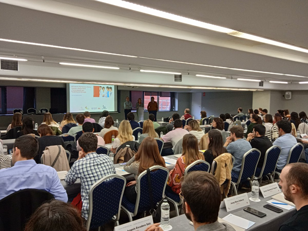 SENefrologia's tweet photo. Queda inaugurada la edición nº 18 del curso para R3 de #nefrología #senhta23, de la mano de sus directores: @rsantamariao y @ManuelGorostidi y la Presidenta S.E.N. @DePsequera. 
¡Bienvenidos, Residentes! Programa para esos 3 días https://t.co/ZEskWbAyj6 https://t.co/MFgCLAoJyy