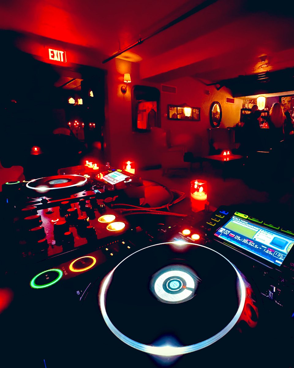 stevenleemoya's tweet photo. Come get cozy. #HavanaHiFi 2nite &amp; Every Thursday with yours truly. @HotelHavana 7pm - 10pm #DowntownSanAntonio 

11 years of Hi-Fidelity + Hi-Quality 

#Afrolatin #Funk #Soul #WorldGrooves https://t.co/ilZd0ADcS2