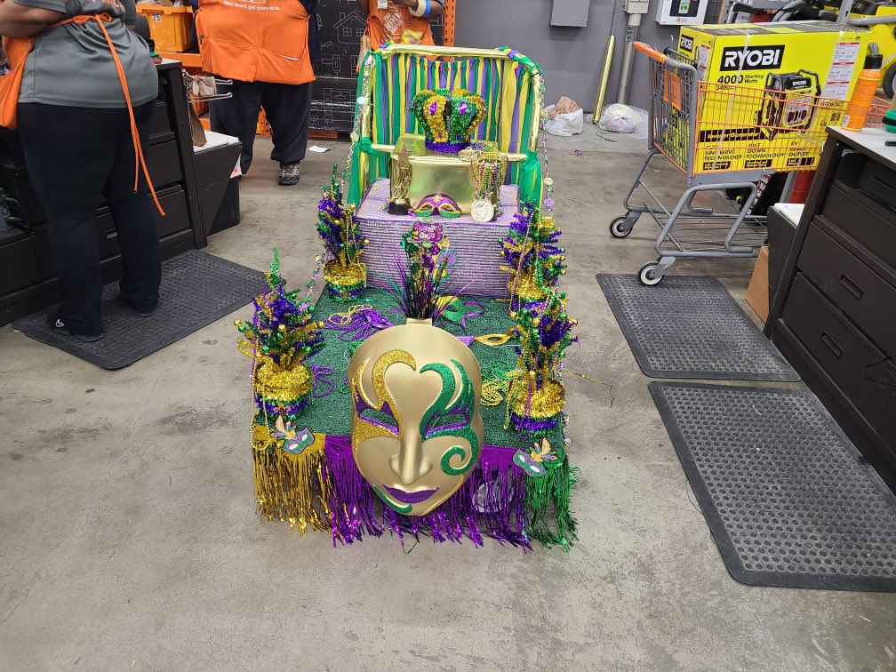ShayTHD0362's tweet photo. #0362 Service Desk, float of champions awesome! https://t.co/pcQ4SJ0zDf
