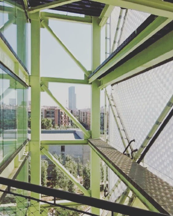 wajhaeg's tweet photo. 🛑 The quilted cube
📍 Barcelona, Spain
The quilted cube is a mixed use building constructed in Barcelona. This building has two layers to its façade that inflate or deflate according to the sunlight.
#Kinetic_facade
#Facade_Solutions
#facade_system
#sustainable_Facade https://t.co/GCFSjEXgzJ