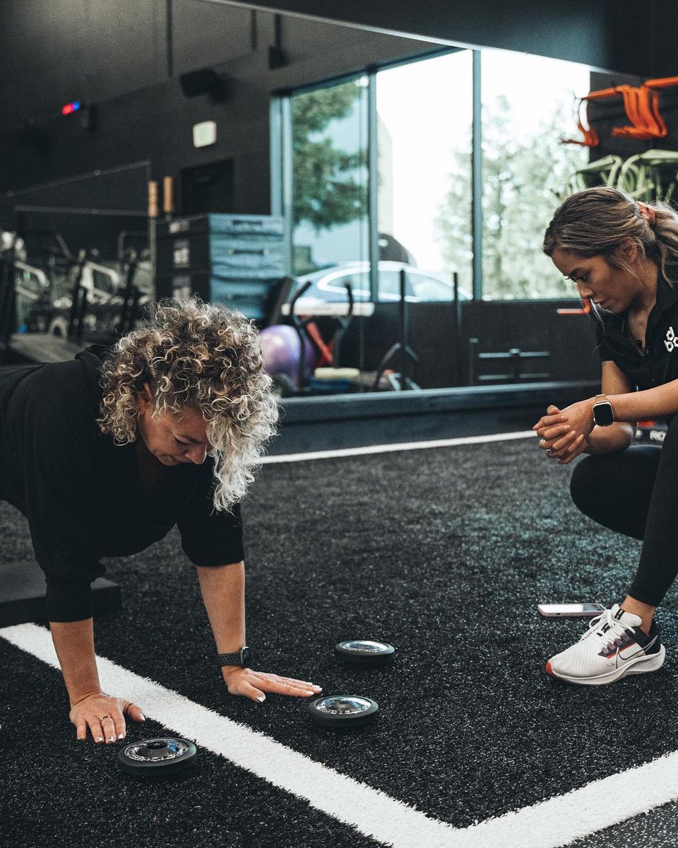 Fitlight's tweet image. ♻️
Train your body &amp;amp; your brain❕🧠

By training the connection with what your eyes see and what your brain processes and how your body reacts, FITLIGHT® is designed to improve all elements of human performance.

📷 IG: nhiduong.fit

#FITLIGHT #FITLIGHTTraining