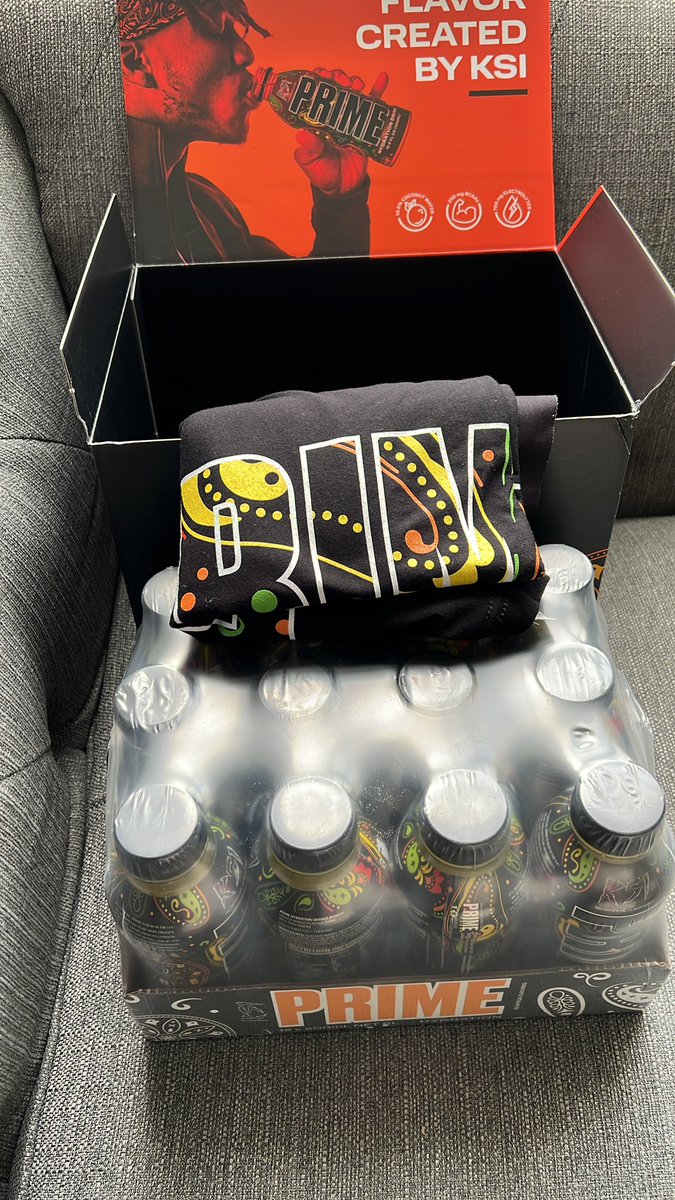 prime_tracker's tweet image. 🤯🤯🤯🤯

This bundle takes the idea of PRIME as a collectible to a new level!

If the bottles are limited run, they need to at least swap Orange for Orange &amp;amp; Mango after that run ends. It. SLAPS. Hard.

Thanks to team PRIME for this! 🔥🔥🔥