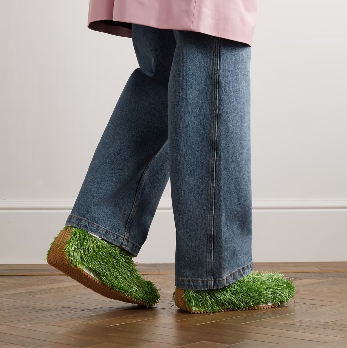 KicksFinder's tweet photo. Ad: Are these the next to pop off? Available via Mr. Porter
LOEWE Grass Sneakers
$1700 + Free shipping and returns

>> https://t.co/YdTUVAHINA

H/T @snkr_twitr https://t.co/SpEs4Fb0QP
