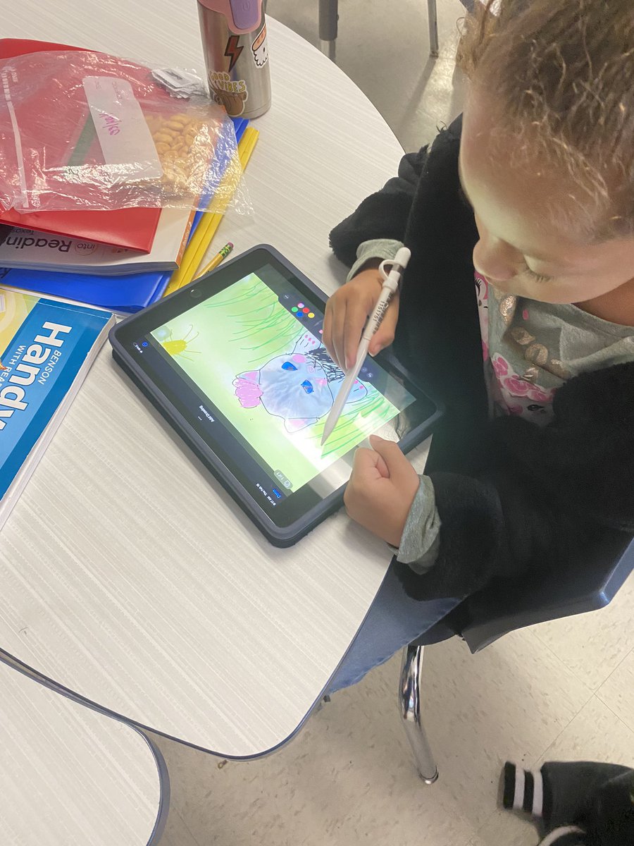 barfknecht_m's tweet photo. We had the best time this morning exploring some fun keynote features with @KellyMartinITF !! We’re almost ready for our biography project now! https://t.co/VPgK6fZ8H9