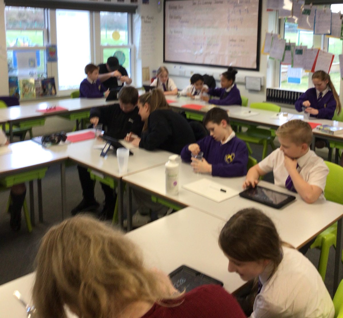 BirchwoodCE's tweet photo. Year 5 just wanted to say a big thank you to the parents who joined us this afternoon to take part in our science investigation! We love having you involved in our learning - especially science! @allaboutstem @MCSTEMHub #bcepsscience #bcepsyear5 #bcepsparents https://t.co/4zXkKr5LnL
