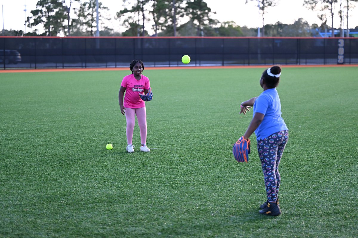 AmazinMetsFdn's tweet image. The @Mets were thrilled to host our annual #SandlotStars equipment donation at the #Mets complex in Port St. Lucie, Florida! We teamed up with @PIFBS to distribute bags of equipment to 35 local baseball, softball, and tee-ball teams across the PSL area! #BeAmazin ⚾️
