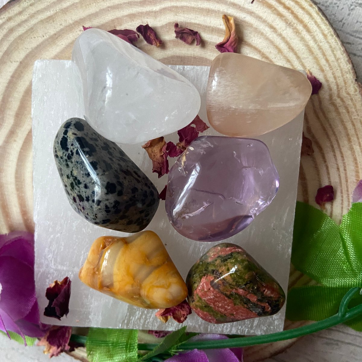 FavoursFairy's tweet photo. Fairy Favours Etsy shop,  Menopause Crystal Kit, 6 Stones for feminine health, Holistic Healing Crystals Cooling Quartz, Calming, Balancing https://t.co/ymF4n8cl2q #menopause #menopausecrystals #moonstone https://t.co/dvFwpatVuW