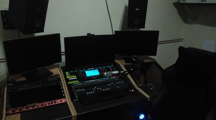 NJkRNanaki's tweet photo. Ready for #Lightfall
Nouveau bureau 🥰
Nouvelle chaise
Nouveau setup son
Une vrai connexion internet (avec problème de co serveur résolu, erreur de ma part)

Plus qu'à attendre les copains pour le raid en IRL! 

See you IG! 🖥️

#AllenHeath #SQ #Adam #t7v https://t.co/sitVzpXn8x