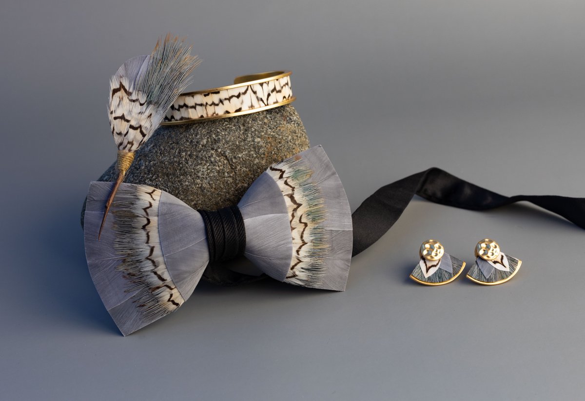 JUST IN: The 2023 SEWE Collection

Inspired by the annual SEWE event, these limited edition designs are crafted using natural pheasant, quail and turkey feathers.

Visit us at the Gaillard Center from February 17-19 to shop the collection in person
lnkd.in/eTSmENh4