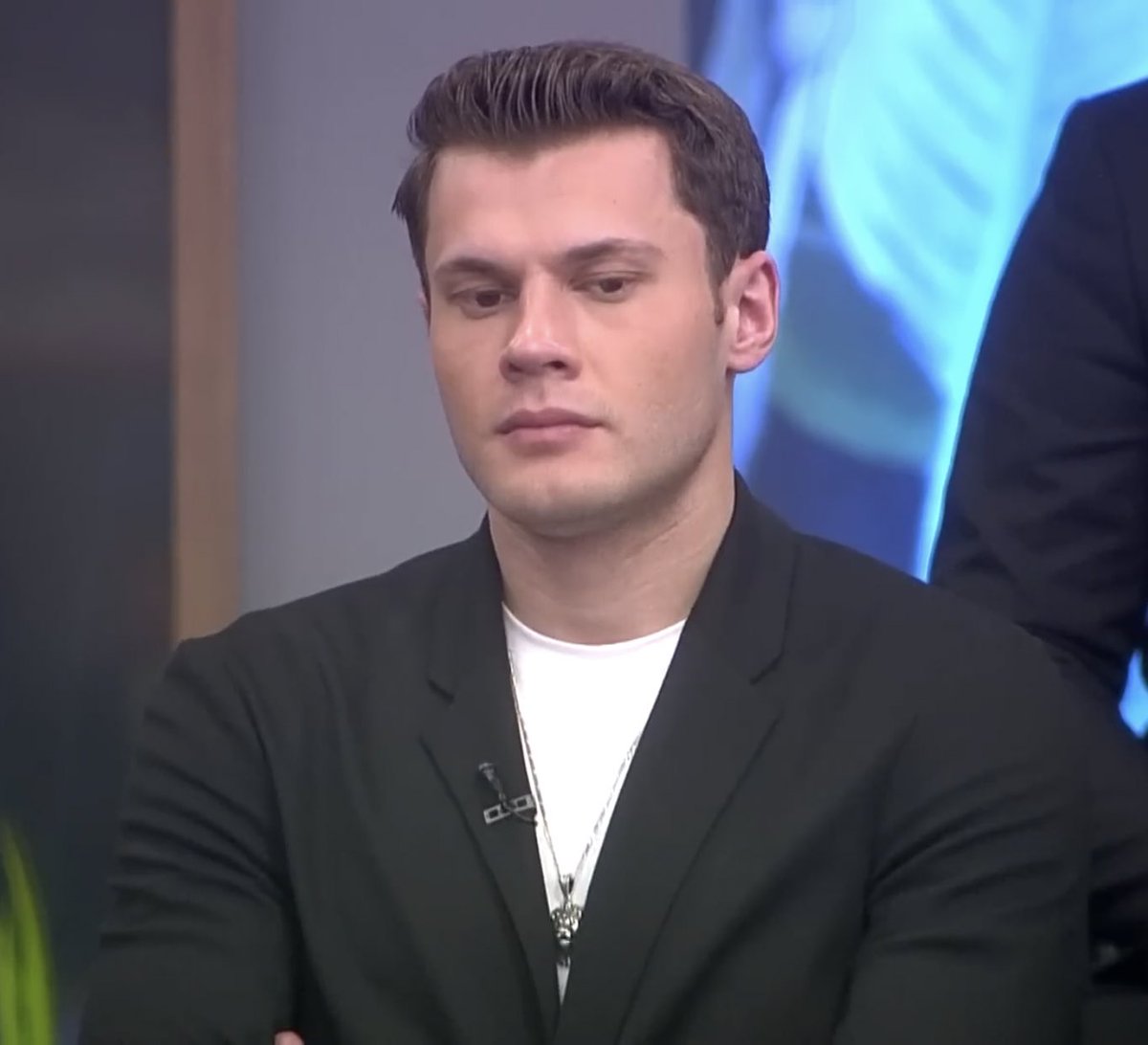 tvgundemi1's tweet photo. #tolga ve #seday yayın öncesi kavga etmişler ikisine de yakıştıramadım ne demek yayın öncesi yayında girsenize birbirinize biz de izlesek ahahshshs şaka maka 20.bölümden sonrasını bilmediğim için anlamadım neden kavga ettiklerini aman banane izle geç https://t.co/BHNKpqG0Hn