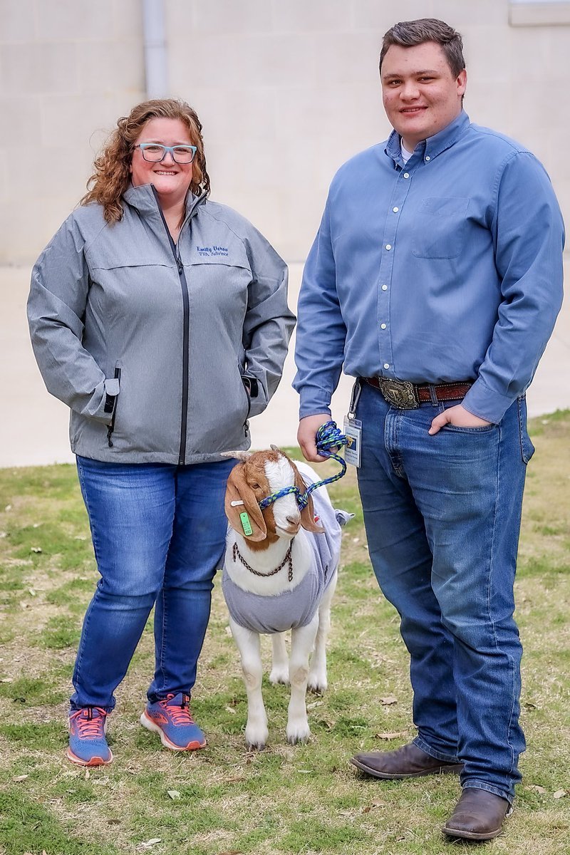 Are you KIDDING me🐐 This is how we do it! @LLionWrestling State Send Off! 
Thank you @LHSFFA for bringing the GOAT to walk w/ @LeanderHS GOAT @CoachMcLain512 #ROAR #leanderhighschool #leanderwrestling #GOAT #forthepride #leanderlions #wrestler #wrestling #ncsa #state #UILState