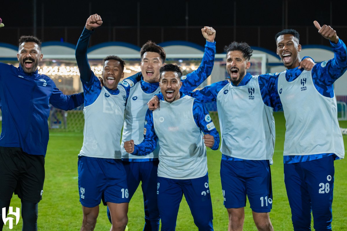 Alhilal_FC's tweet photo. 📸 خميسكم عالمـي 😎💙

#وصيف_العالم https://t.co/5KBgBvw7Zx