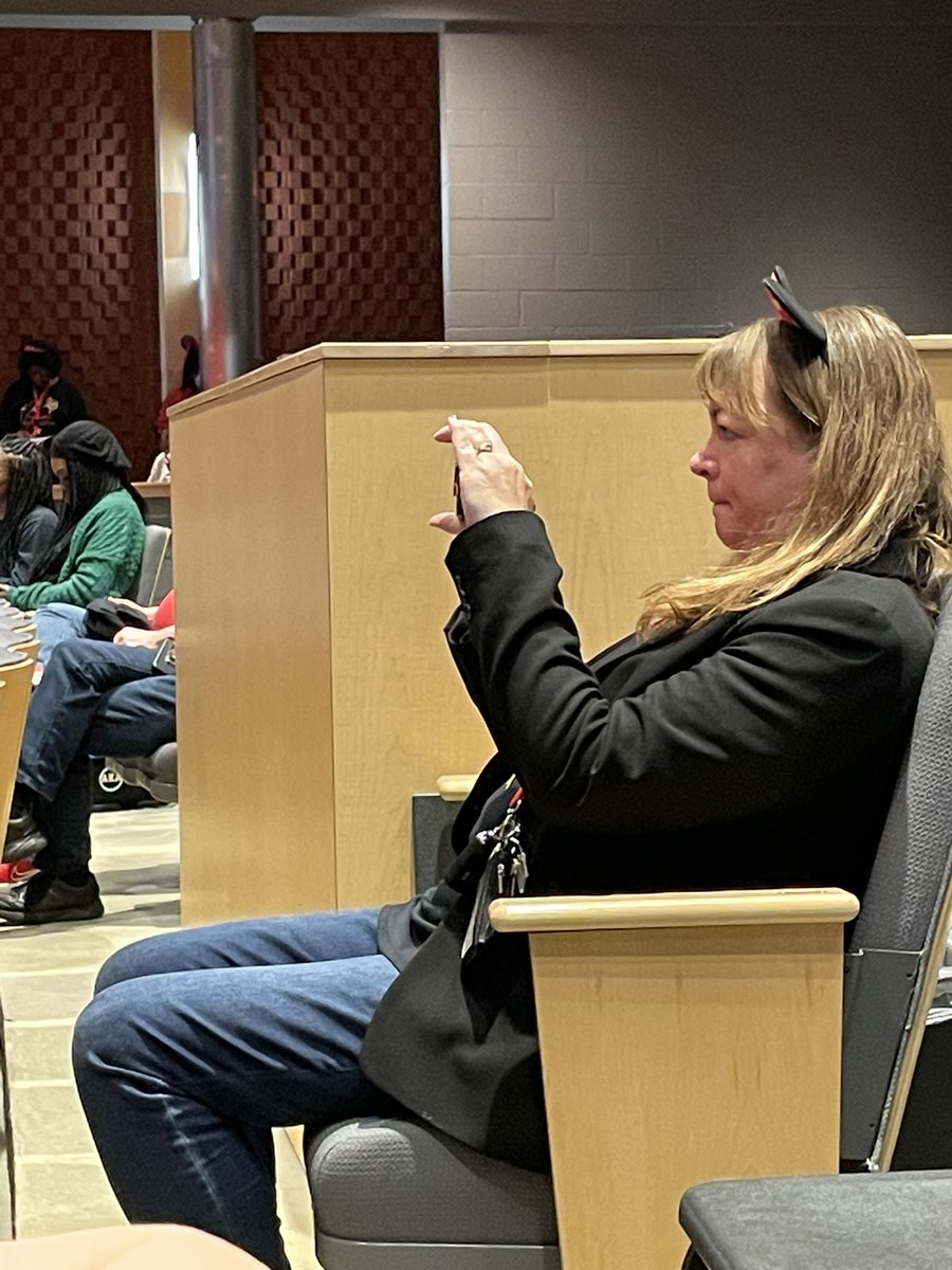 Mrs. Kempthorne’s Library tweet media