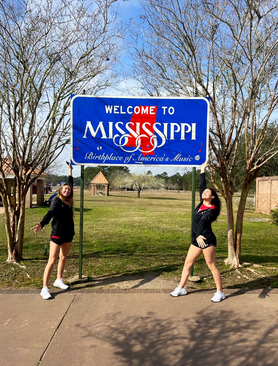 Some of the freshmen enjoying their first road trip as a Dawg ❤️‍🔥🫶