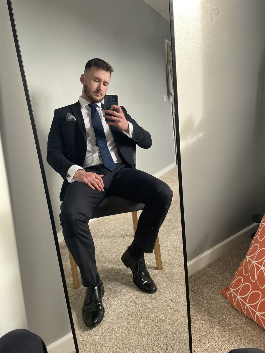 Let’s get down to business 🛌 

#suitedguy #suitedmen #gayuk #gaylad #gay #businessmen #menatplay #suited #suitandtie #suit