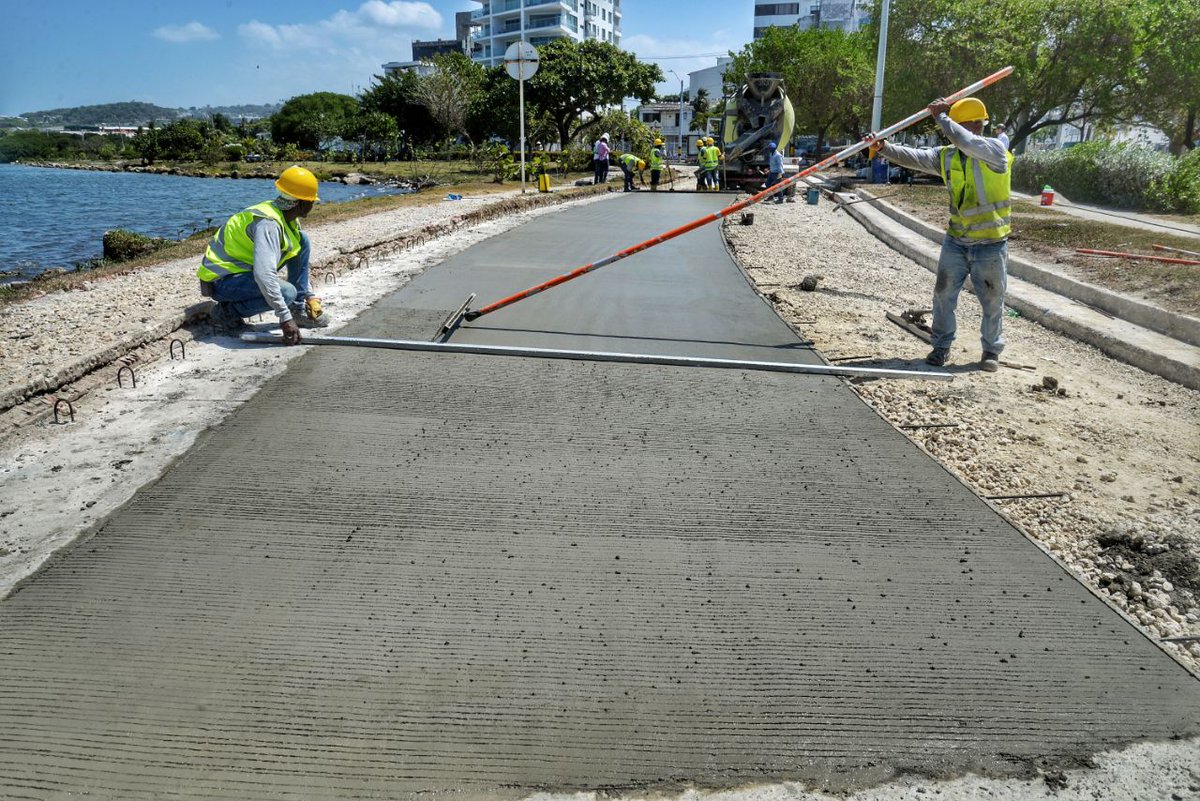 luisvilladc's tweet photo. 🔥Seguimos activos.

🌉Llega el concreto al retorno del Puente Román en Manga.

@AlcaldiaCTG
@secinfractg https://t.co/NTgb06kyRw