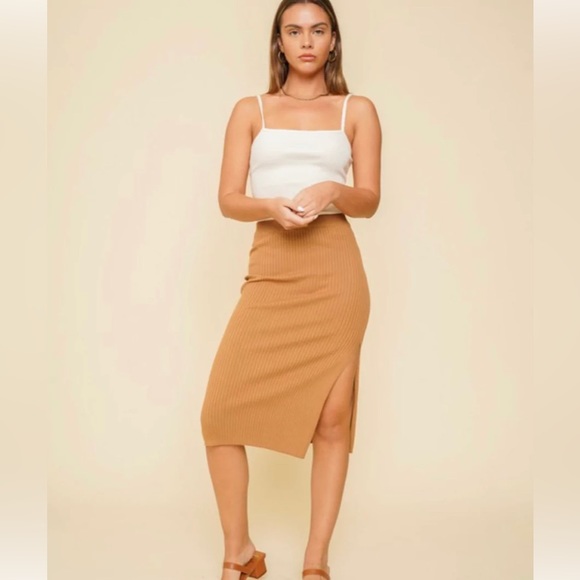 FairfaxBri's tweet photo. So good I had to share! Check out all the items I'm loving on @Poshmarkapp #poshmark #fashion #style #shopmycloset #artclass #lulus: https://t.co/JEMVh8MkxX https://t.co/fOoGDV2Tcy