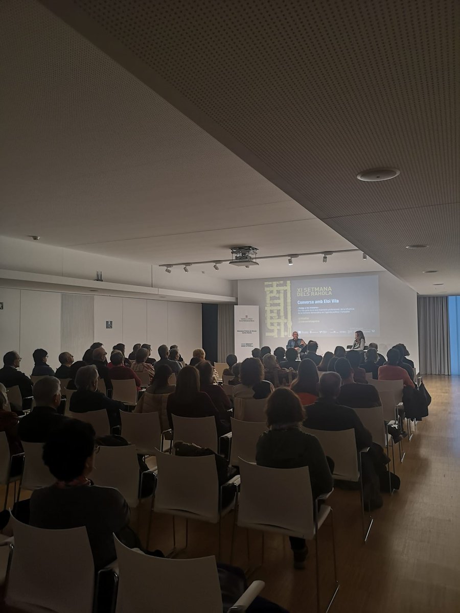 bprahola's tweet photo. Ara mateix conversa d'Eloi Vila amb Clara Vicenç a l'auditori Enric Mirambell i Belloc de la #BiblioRahola
👉 XI #SetmanadelsRahola
#PremisRahola #Rahola23 #BiblioRahola175 #Girona https://t.co/jENIoLXbqI