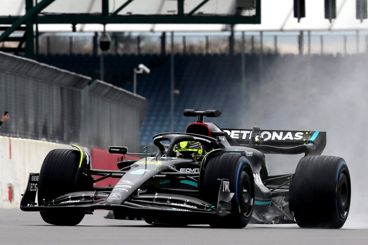MercedesAMGF1's tweet photo. Some things just look right together. 🙏 https://t.co/lxcSGfpPFo