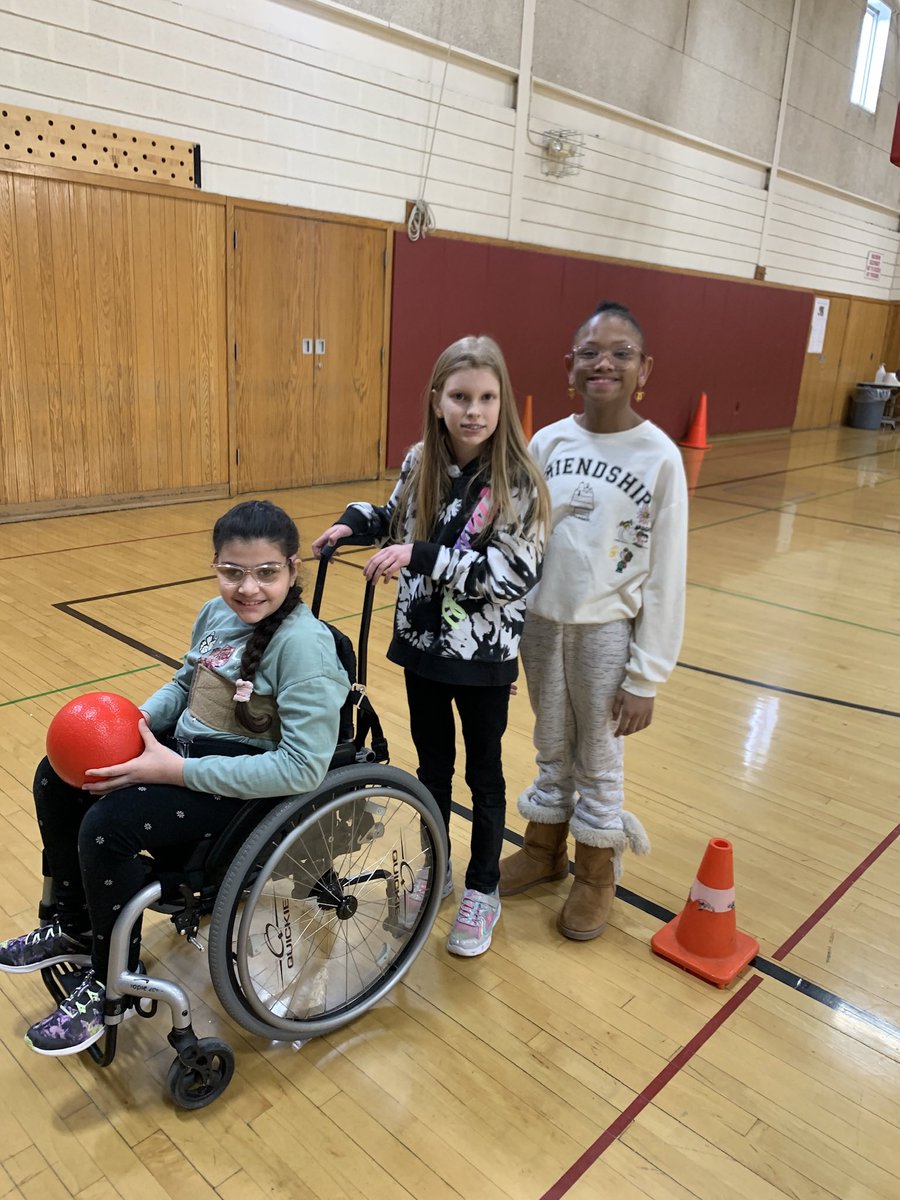 coachcherock's tweet photo. So proud of this group that comes in ready to work hard everyday! 💪🏼 This week we focused on developing our hand-eye coordination skills and our core strength! #Wgwildcats https://t.co/wBmtVjQxd1
