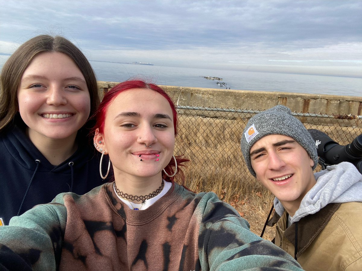 Some juniors took @MsKHarmon seal watching and caught this heart nosed harbor seal enjoying the weather. @MAST_SandyHook @SaveCoastalWild #seals #marinescience