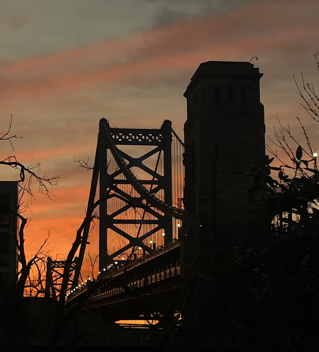 Forgot to post this gorgeous sunrise from this morning ❤️❤️❤️ #Philly #BenFranklinBridge