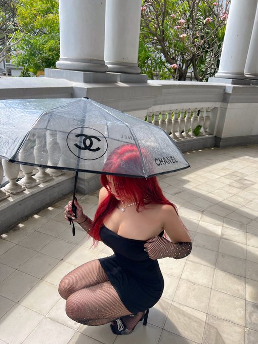 best contrast ❤️ https://t.co/FtEoIkaQAn<a href="/tag/throne"class="tags"><span>#throne</span></a><a href="/tag/wishlist"class="tags"><span>#wishlist</span></a>