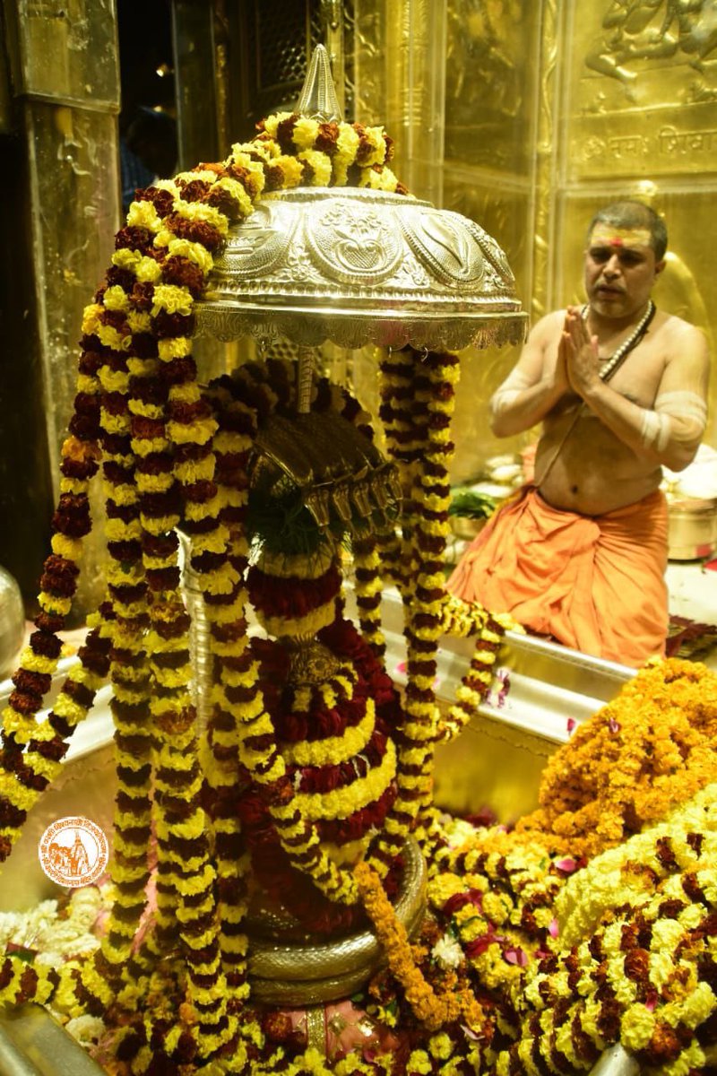 ShriVishwanath's tweet photo. आज दिनाँक 16-02-2023 को श्री काशी विश्वनाथ मंदिर के शृंगार आरती के दर्शन।

#ShriKashiVishwanath #Shiv #Mahadev #Baba #ShringarAarti #Temple #Trust #Nyas  #Jyotirlinga #darshan #blessings #Varanasi #Kashi #VishwanathDham #Corridor #Bhole https://t.co/6X3nl5YqaC