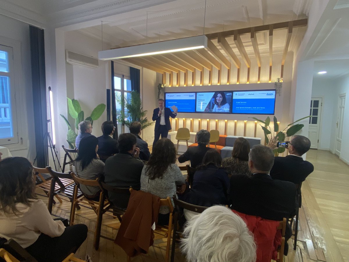 Arrancamos el evento #SoyAutónomo junto a <a href="/zityhub/">zityhub</a> de la mano de Ignacio González, gestor territorial de @MutuaAbogacia. Hablaremos de nuevas formas y espacios de trabajo.