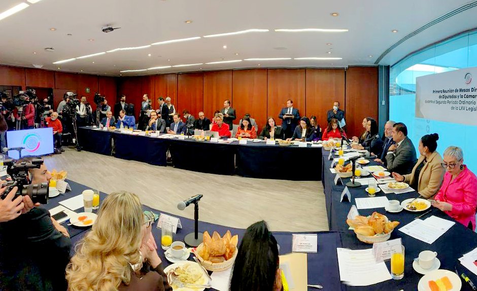 AnaLiliaRivra's tweet photo. El día de hoy las #MesasDirectivas de @Mx_Diputados  y el @senadomexicano, sostuvimos una primera reunión para agilizar el paquete de iniciativas pendientes que consideramos deben resolverse lo antes posible. 
(1/2) https://t.co/9qDE8y5zIy