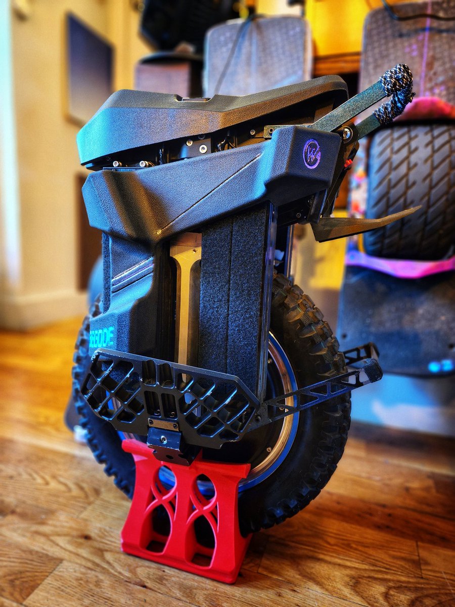 thewheelofoz's tweet photo. I'm starting to get the hang of things.
This wheel is so powerful for its small frame.
Sunny vibes☀️🌞💜
.
.
.
#TheWheelOfOz #Onewheel #rideelectric #Snowboarding #EUC #gyrowheel #electricunicycle #WheelOfOz #thirstythursday #Skateboard #begode #eucrider #NYC #begodet4 https://t.co/Iax5EhKDrF