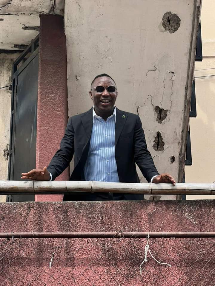 Happy new year to the best presidential candidate candidate, Leading leader Omoyele Sowore (Babayele @52 @YeleSowore 💪. May your years be long. You too gbaski Sir
#SoworeMagashi2023 
#AACTheAlternative 
#RevolutionNow 
#WeCantContinueLikeThis