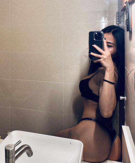 Damn and Glam 🖤 https://t.co/Gvw3wWMN6N