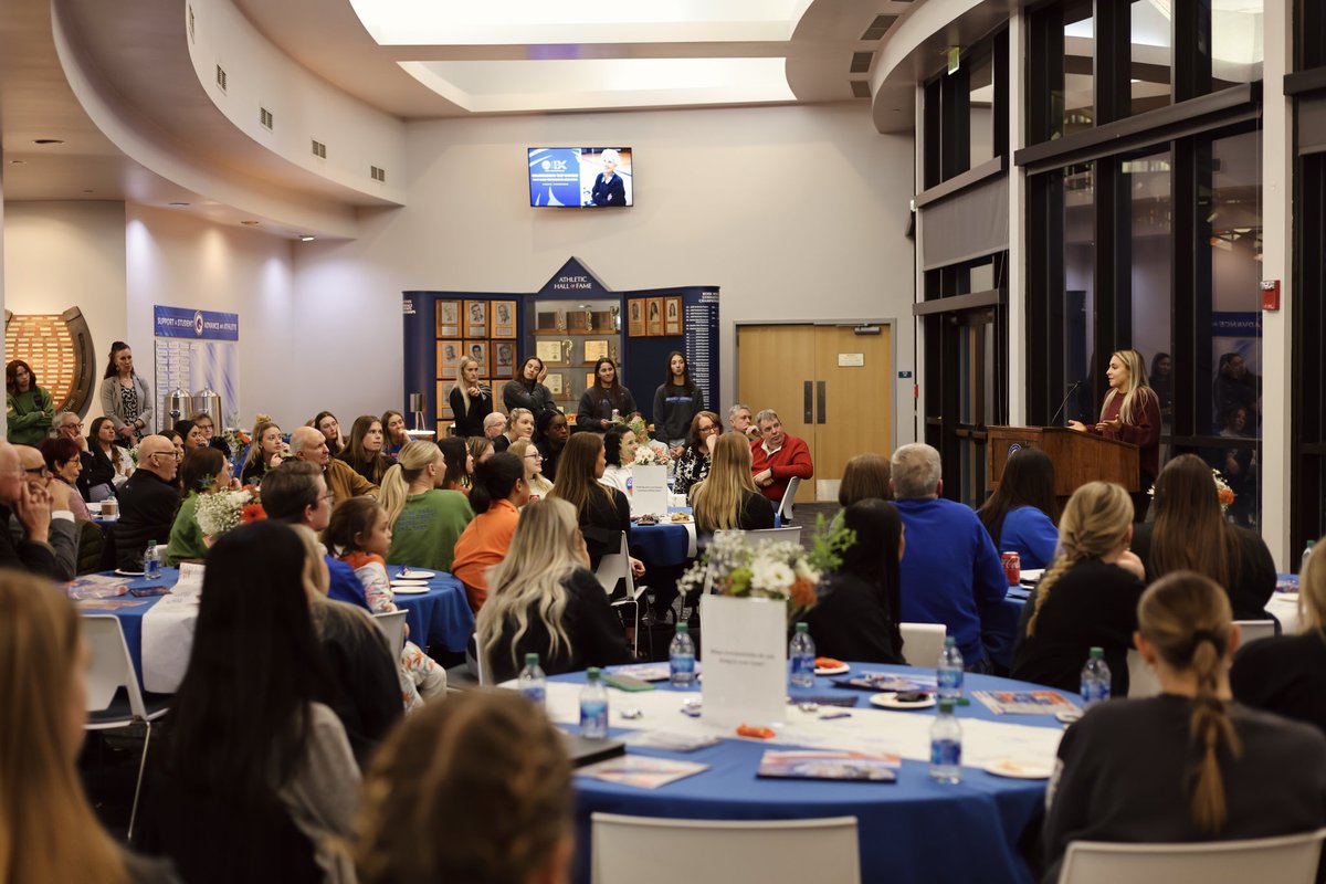 BoiseStateBAA's tweet photo. Last night’s 2nd annual Lyle Smith Society Women’s Sports event celebrated the accomplishment of our female student-athletes! It was a great opportunity for our athletes to meet, build connections with, and thank our Lyle Smith Society Members. 

🔗https://t.co/oJDnmgmPgC https://t.co/VLpPx0uFIA