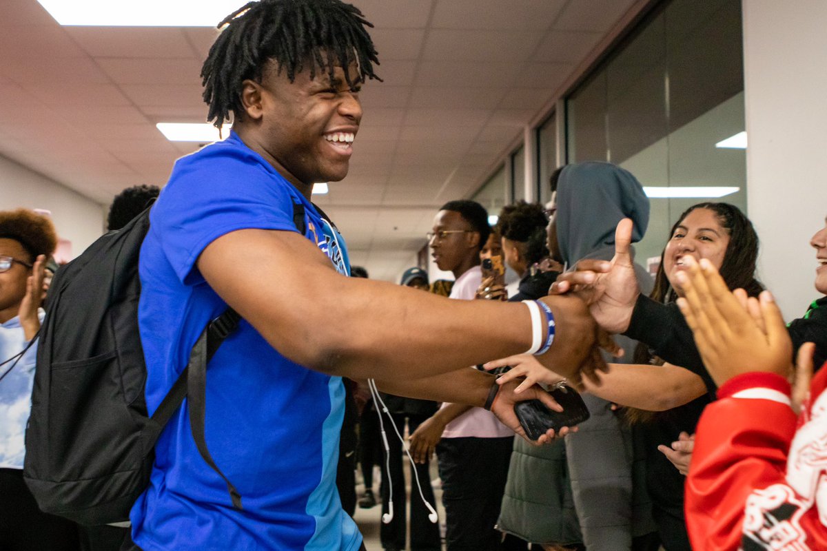 HornJags's tweet photo. Today we celebrated junior Armstrong Nnodim for becoming the first wrestling state qualifier in Mesquite ISD history! Congratulations and good luck! 

📸 by Madison Snyder, The Pride Yearbook 

#MISDExcellence #MadeToExcel https://t.co/itz64go2lL