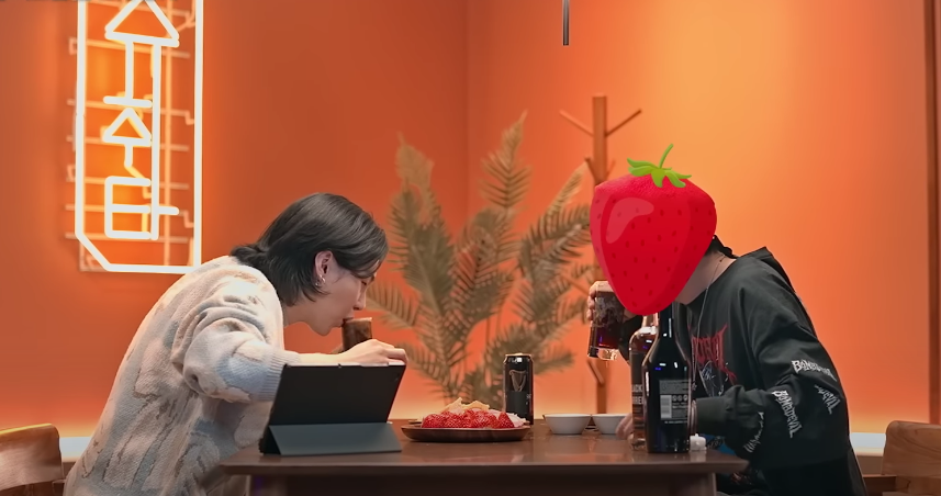 PlanetPurpleHub's tweet photo. We have a week to work on making the perfect "Strawberry Passion" drink! 🍓

Recipe by @BTSARMYKitchen:

 https://t.co/PW0WKH5nn6

#SUGA 
#SUCHWITA 
#Strawberry 
#SecretGuest 😉🍓 https://t.co/otWt2KDozd