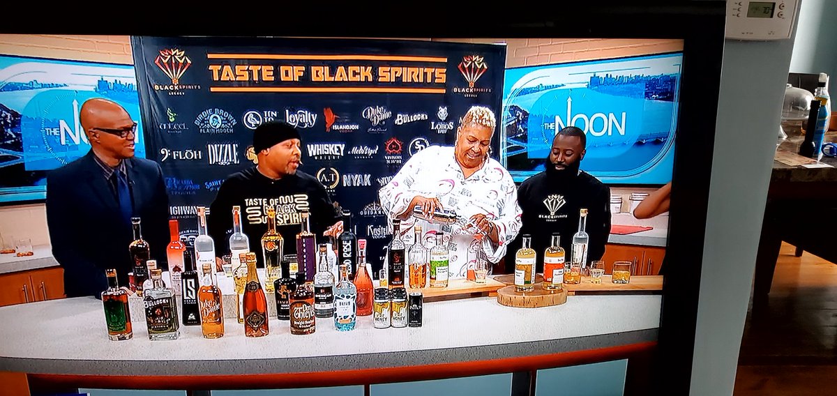 U2SRecords's tweet image. Always good to see my girl @COCOCOMIC  doing her thang