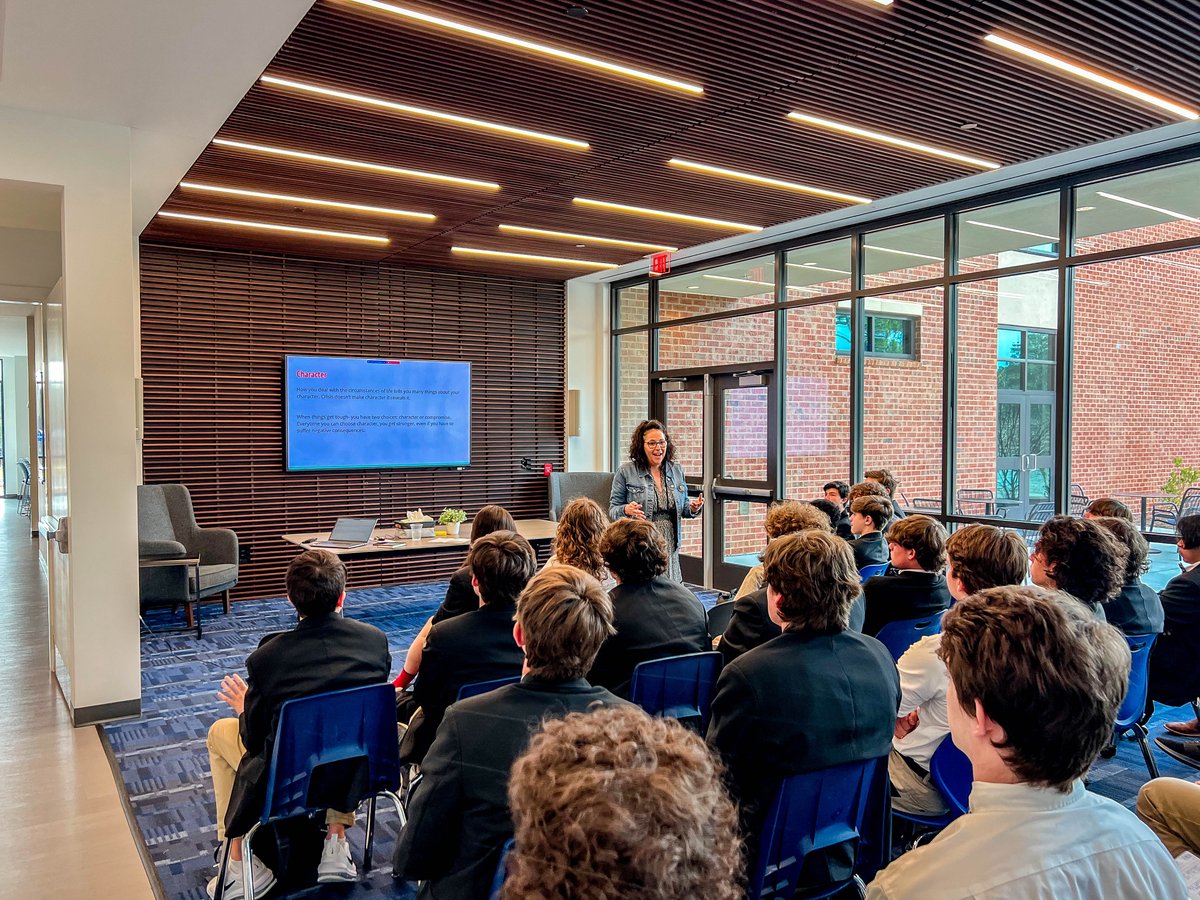 MPCSChristLife's tweet photo. It was "Choose Your Chapel" day on campus recently where @MPCShigh students were able to sign-up for a specific chapel topic of their choice. This is always a big hit with the students who enjoy worshipping in a smaller, more intimate setting.
#Christcentered #CommunityOriented https://t.co/AtTQpaOL4F