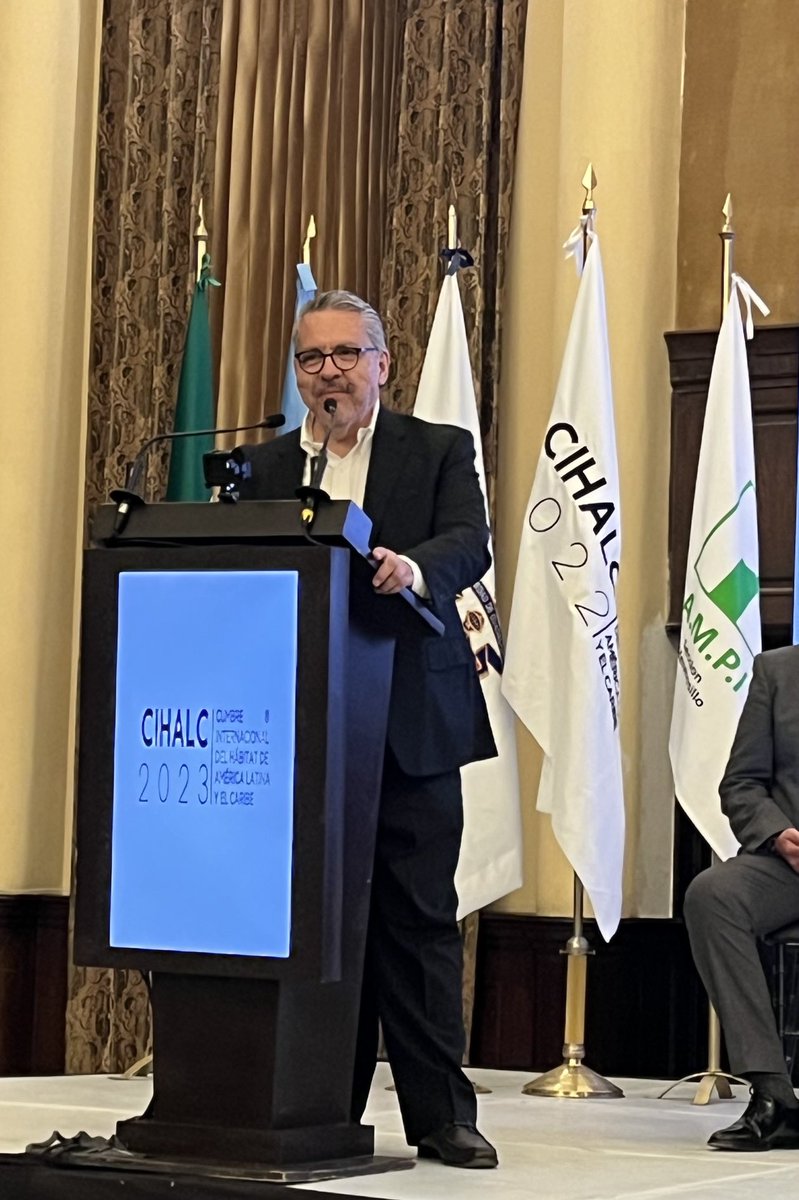 AuroraGLP's tweet image. Iniciando el Foro de Alianzas para el Habitat, capítulo Hermosillo. Héctor García Curiel, ⁦@ELARQUITECTOGC⁩, de la Universidad de Guadalajara, nos habla sobre los objetivos de este evento.