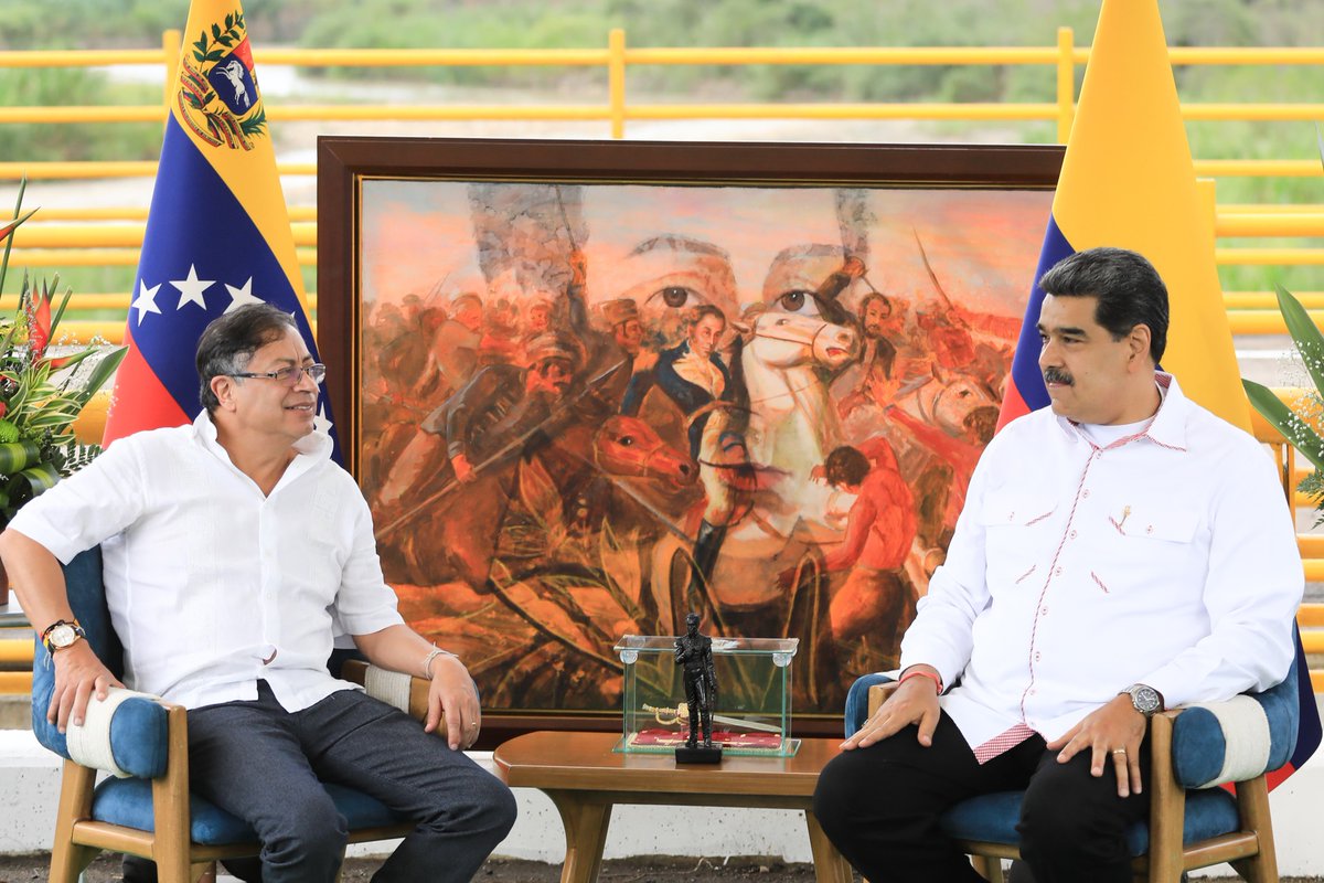 mippci_ven's tweet photo. 📸 𝗘𝗻𝗰𝘂𝗲𝗻𝘁𝗿𝗼 𝗖𝗼𝗹𝗼𝗺𝗯𝗶𝗮 𝗩𝗲𝗻𝗲𝘇𝘂𝗲𝗹𝗮  🇨🇴🤝🇻🇪

Presidente de la República Bolivariana de Venezuela 
@NicolasMaduro  y presidente de Colombia, @petrogustavo  , firman Acuerdo de Alcance Parcial de Naturaleza Comercial Nº 28. https://t.co/cVPjT9h2NX
