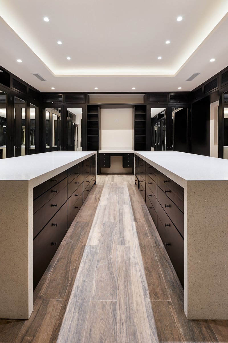 progressivedesf's tweet photo. My clients have the wardrobe I dreamt for! 🖤 // Casa Victoria
#interiordesign #progressivedesignfirm #louisruiz #LosCabos https://t.co/BvTeVrDtji