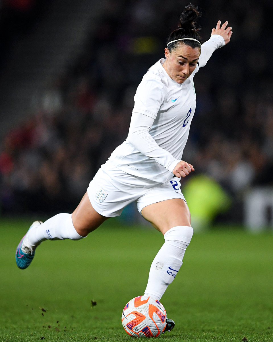 LucyBronze's tweet photo. Proud to celebrate my 100th cap on home soil. And a top team performance to match 🦁 https://t.co/IKCUWKjC1x