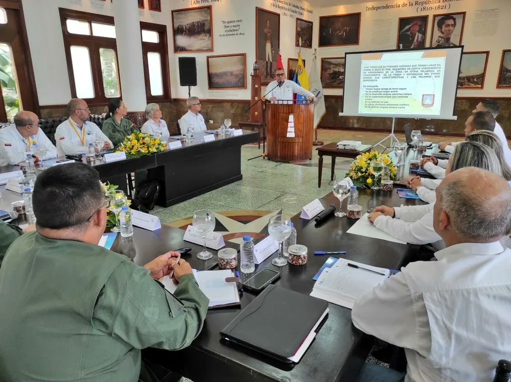 mppd_ochina's tweet photo. #16Feb| Con el objetivo de establecer las estrategias y plan de trabajo para la actualización del cartografiado náutico nacional, nuestro Dir. Gral. @VA_GonzalezJose, sostuvo reunión con el VA De Abreu Héctor @AB_DNAOP_, CA Mendoza Maldonado @ARB_SHN y representantes de SEMARTEC. https://t.co/cnkA673TUQ