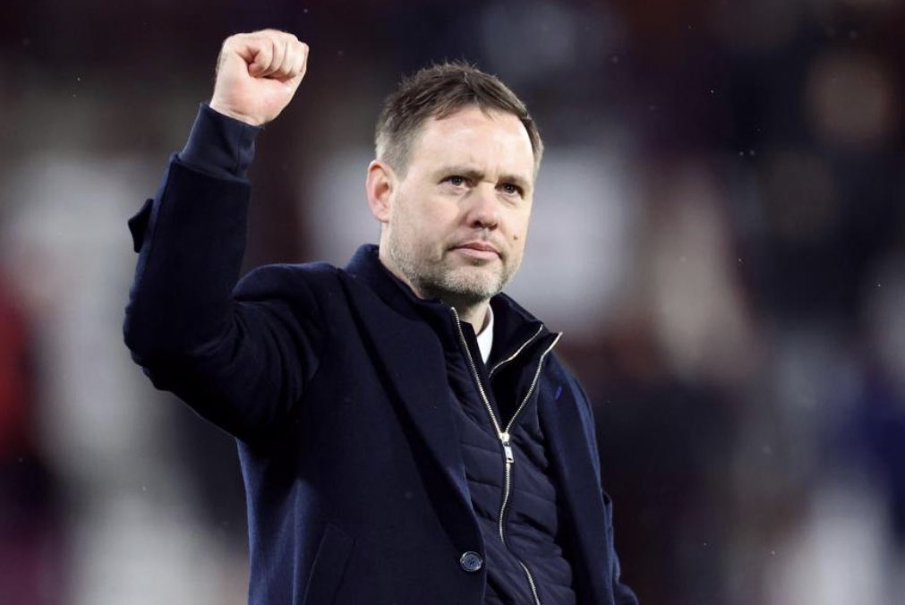 🗣️ “Growing up, I was a fan of Chelsea. So there is one pundit around here who is the worst ever player to play for Chelsea. That is why I won’t mention his name because I try to forget him.” Beale has absolutely filleted Sutton 😂