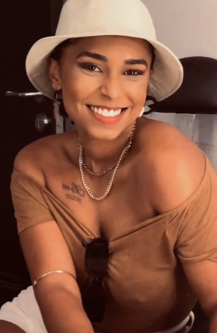 _queenrino's tweet photo. As vezes fico pensando em como minha vida mudou!
Ainda são diversos atravessamentos latentes, dores, violências, ainda são tantas coisas....
A cadeia não é aquilo que a mídia no geral propaga, a realidade lá dentro é outra, a dor é outra, o sentimento é outro. https://t.co/lXVgfL2u2K