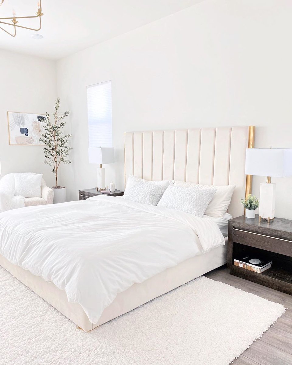 Have you ever been asked, "did you wake up on the wrong side of the bed?" 
Apparently, your personality has something to do with it! 
☁️ Left-side bed sleepers have a more positive outlook, are more cheerful, and are not as phased by a stressful day. 
  #thursdaythoughts